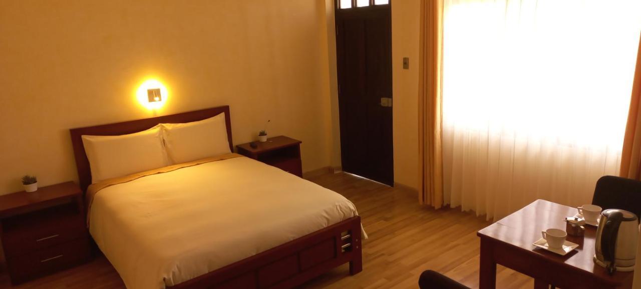 Hotel Cesare Уюні Екстер'єр фото